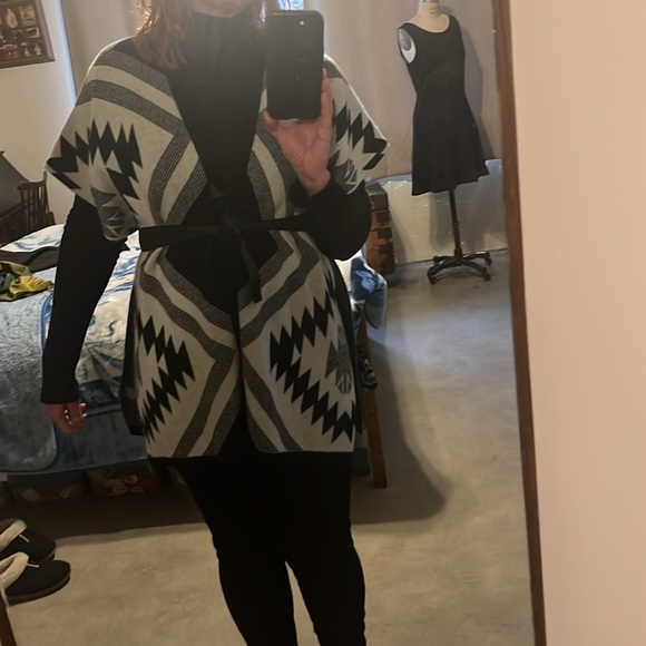 Neiman  Marcus the cashmere collection southwestern modern poncho - Picture 12 of 14